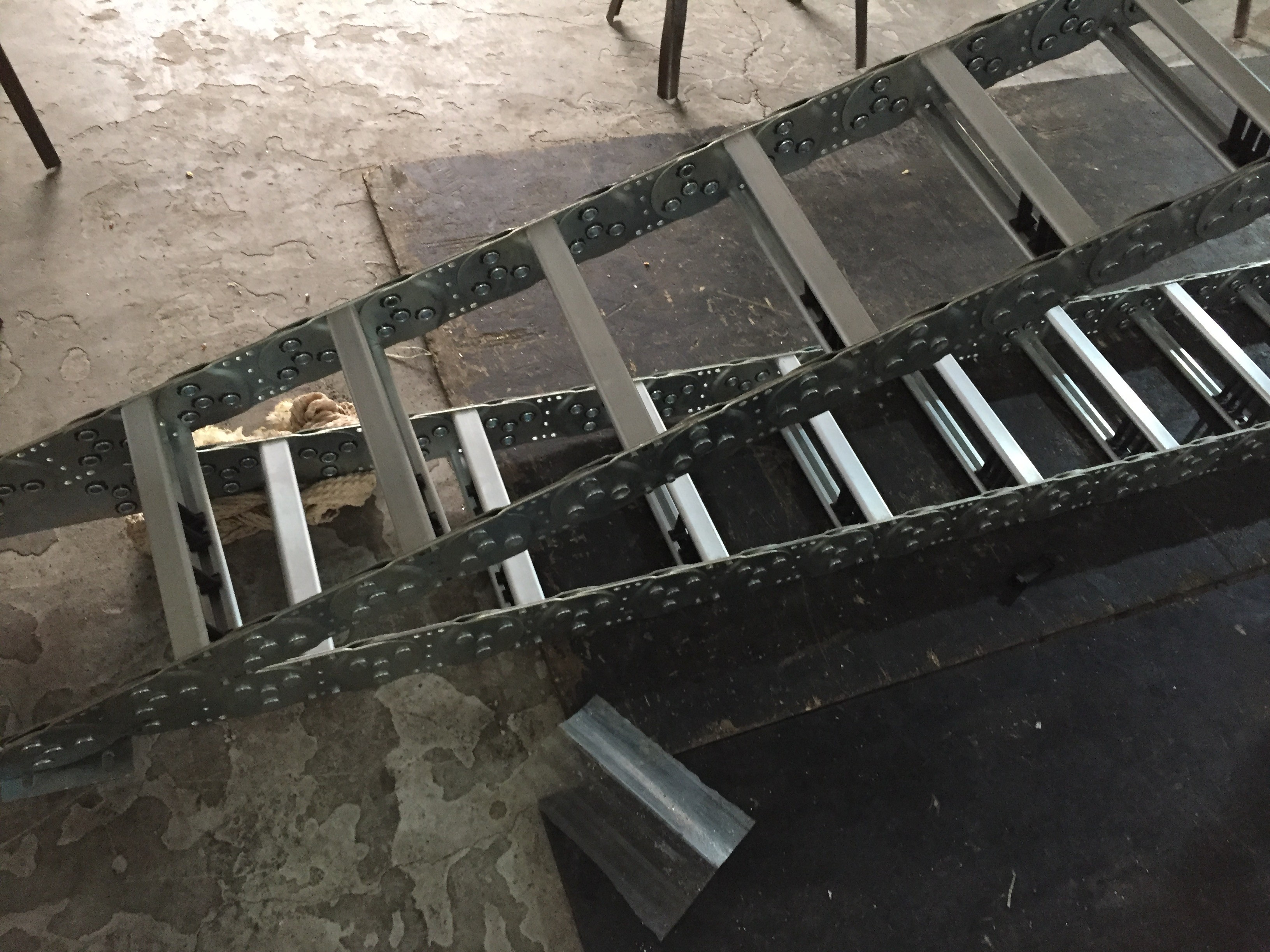 本申请提供一种激光雕刻机