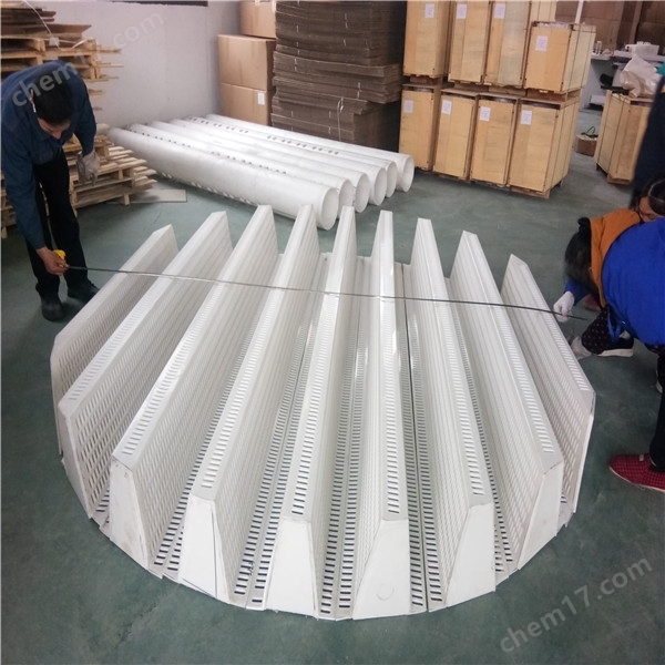 带来极致的灵活性与反馈；而后者则适合激烈的内线对抗