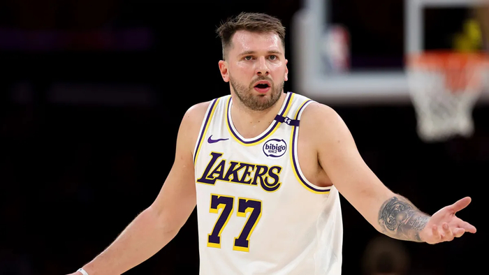 NBA裁判争议再引热议 湖人连胜存疑卢卡技犯遭撤