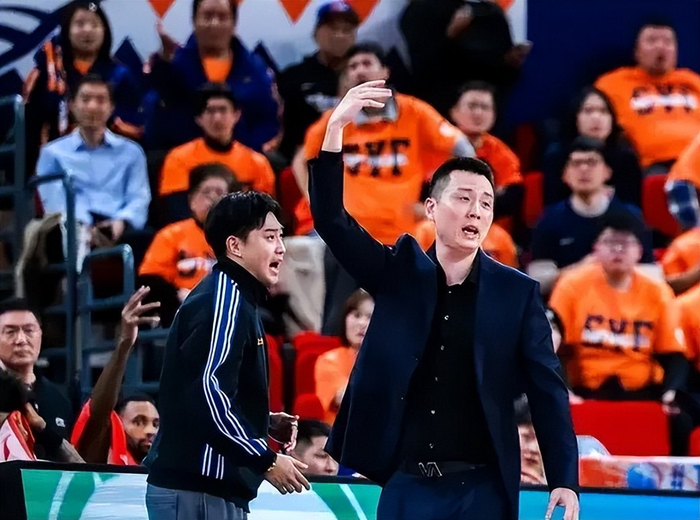 上海男篮大胜山西豪取11连胜 助攻串联成制胜关