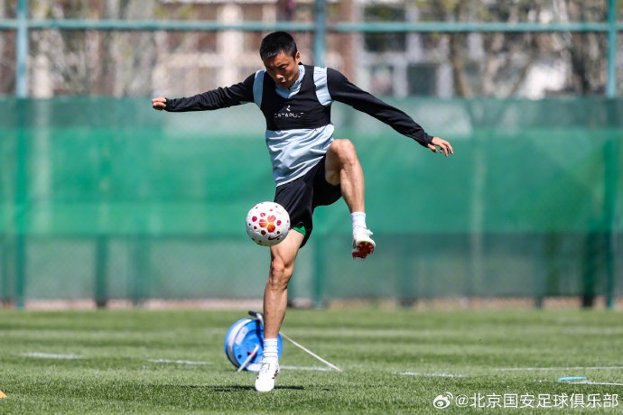 北京国安队首战告捷 队员高呼胜利口号