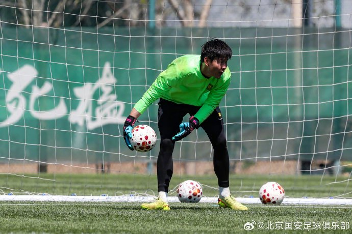 北京国安队首战告捷 队员高呼胜利口号