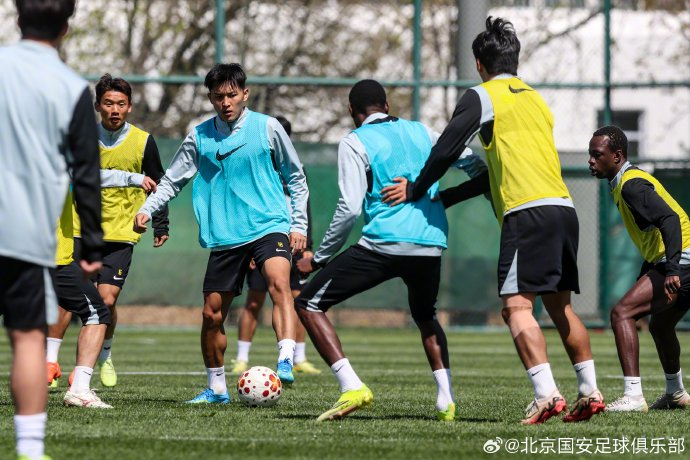 北京国安队首战告捷 队员高呼胜利口号